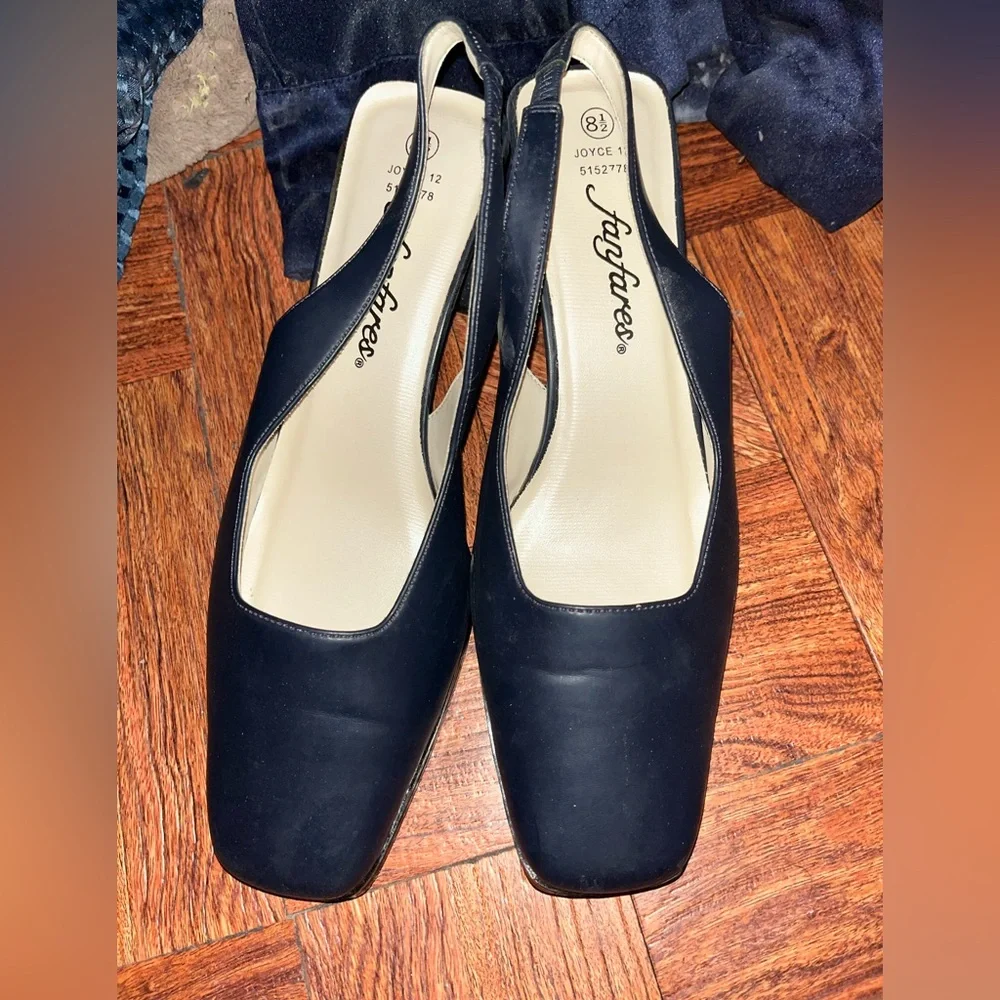 Sleek Black Heels with Square Toe Design - Picture 1 of 5